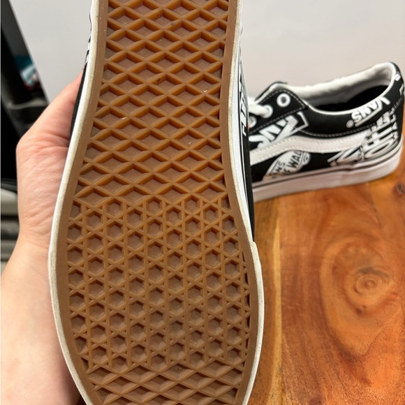 Vans Graphic Off the Wall Sneakers - Picture 4 of 5